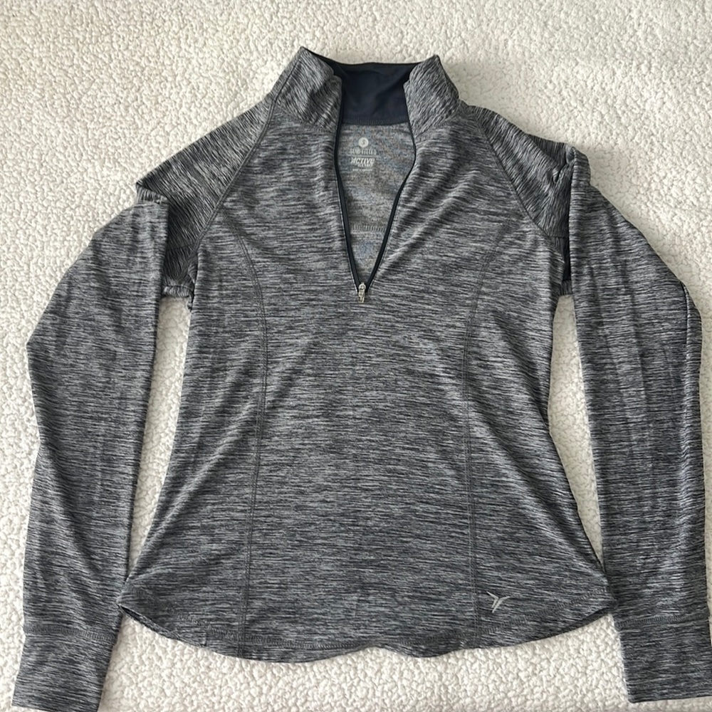 Semi-fitted quarter zip; has thumb holes
